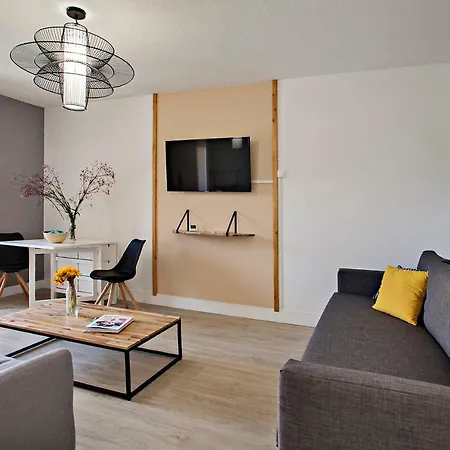 Special Proche Centre Parking * בסטיה